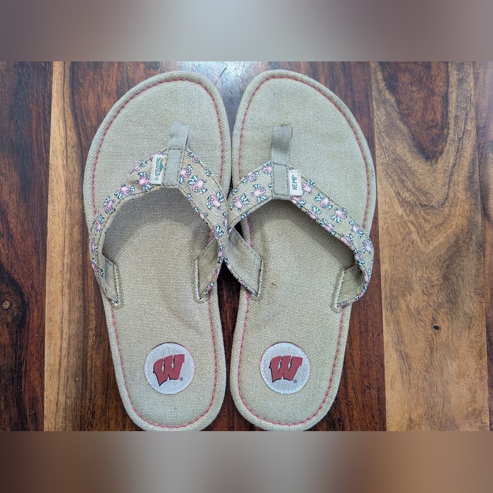 Women's Wisconsin Badger Simple Shoes Sandals, Size 10